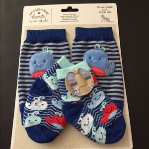 COPY - Nwt baby knee pads and sock set